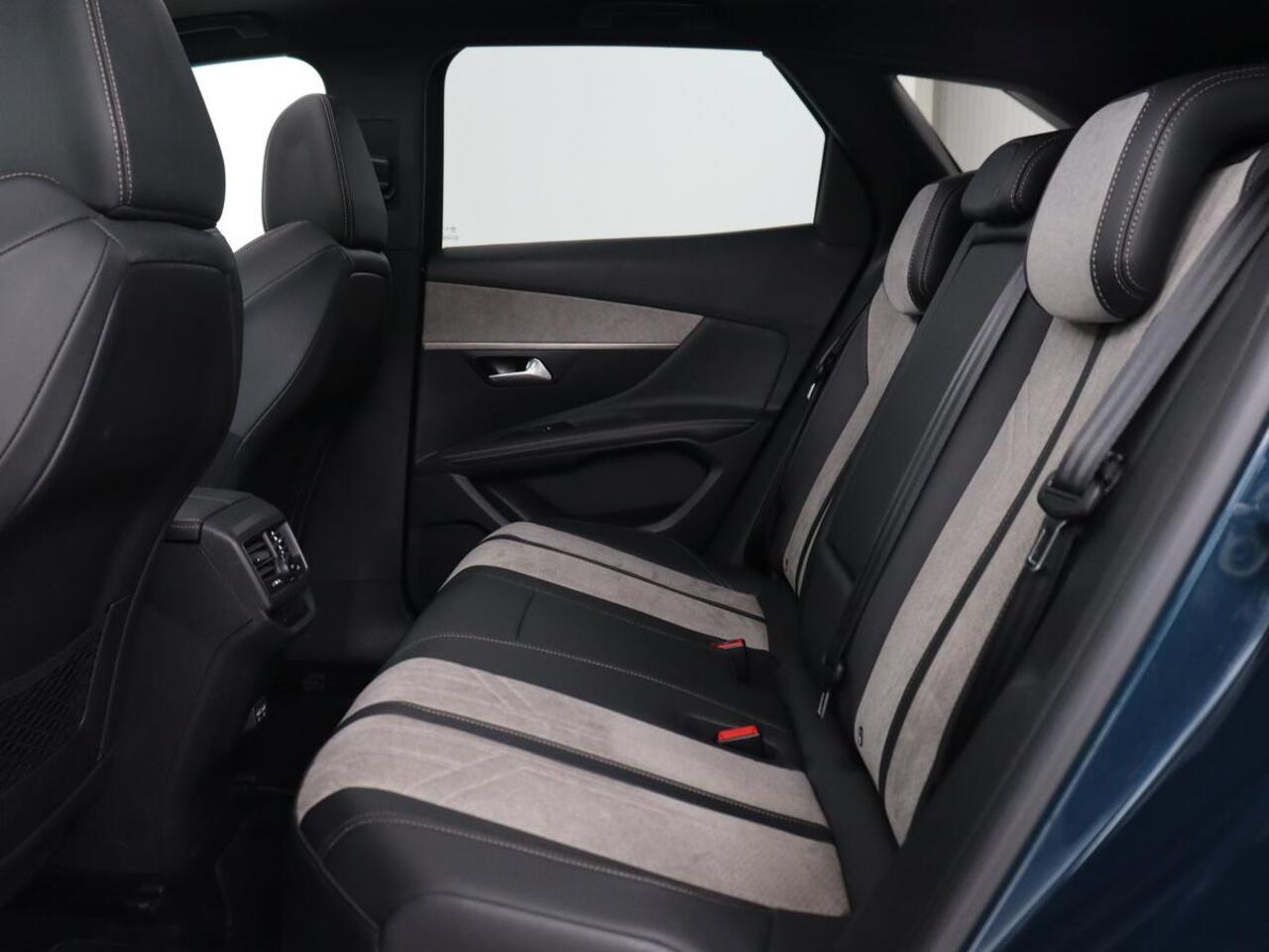 Peugeot 3008 1.6 HYbrid 225 GT Line | Panoramadak | Leder/Alcantara | Stoelverwarming | Camera | Carplay | Adaptive cruise | Navigatie | Keyless | Full LED | 19'' | Sfeerverlichting | PHEV | Plug In