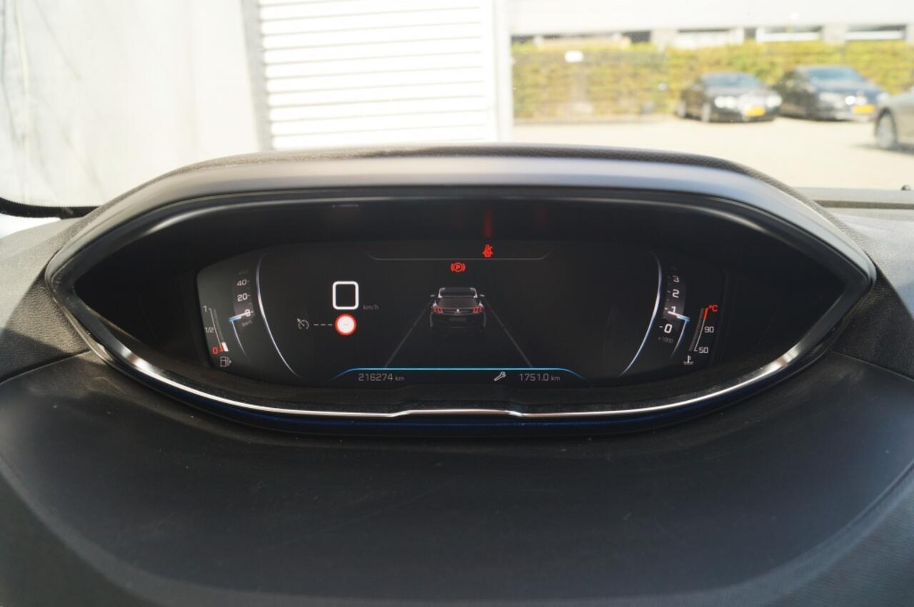 Peugeot 3008 1.2 PureTech Blue Lease Allure -NAVI-ECC-