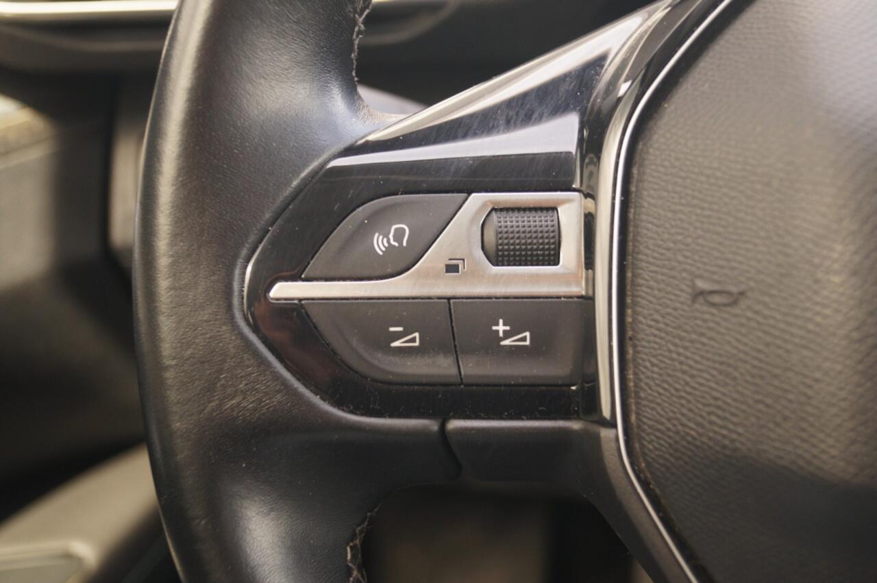 Peugeot 3008 1.2 PureTech Blue Lease Allure -NAVI-ECC-