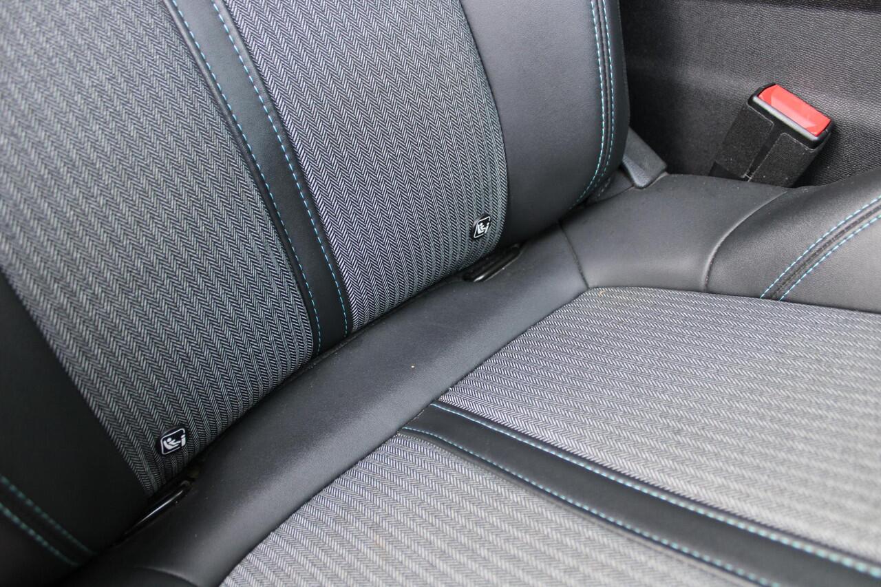 Peugeot 3008 1.2 PureTech 130pk Allure Airco Navi Camera Carplay Zeer mooi