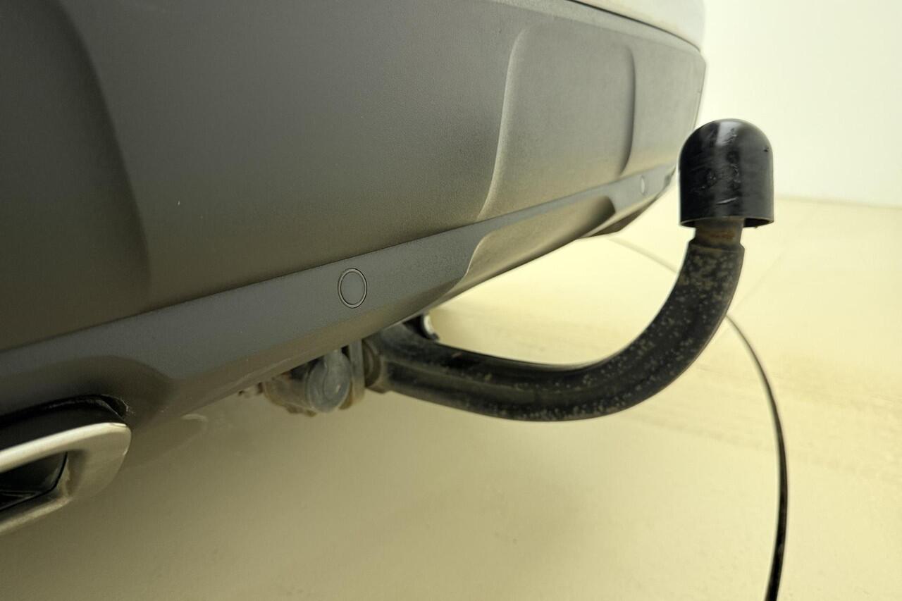 Peugeot 3008 1.6 HYbrid 225 GT Automaat | Navigatie | Trekhaak | Climate Control | Cruise Control Adaptie | Keyless entry en Start | Zwart Dak | Camera