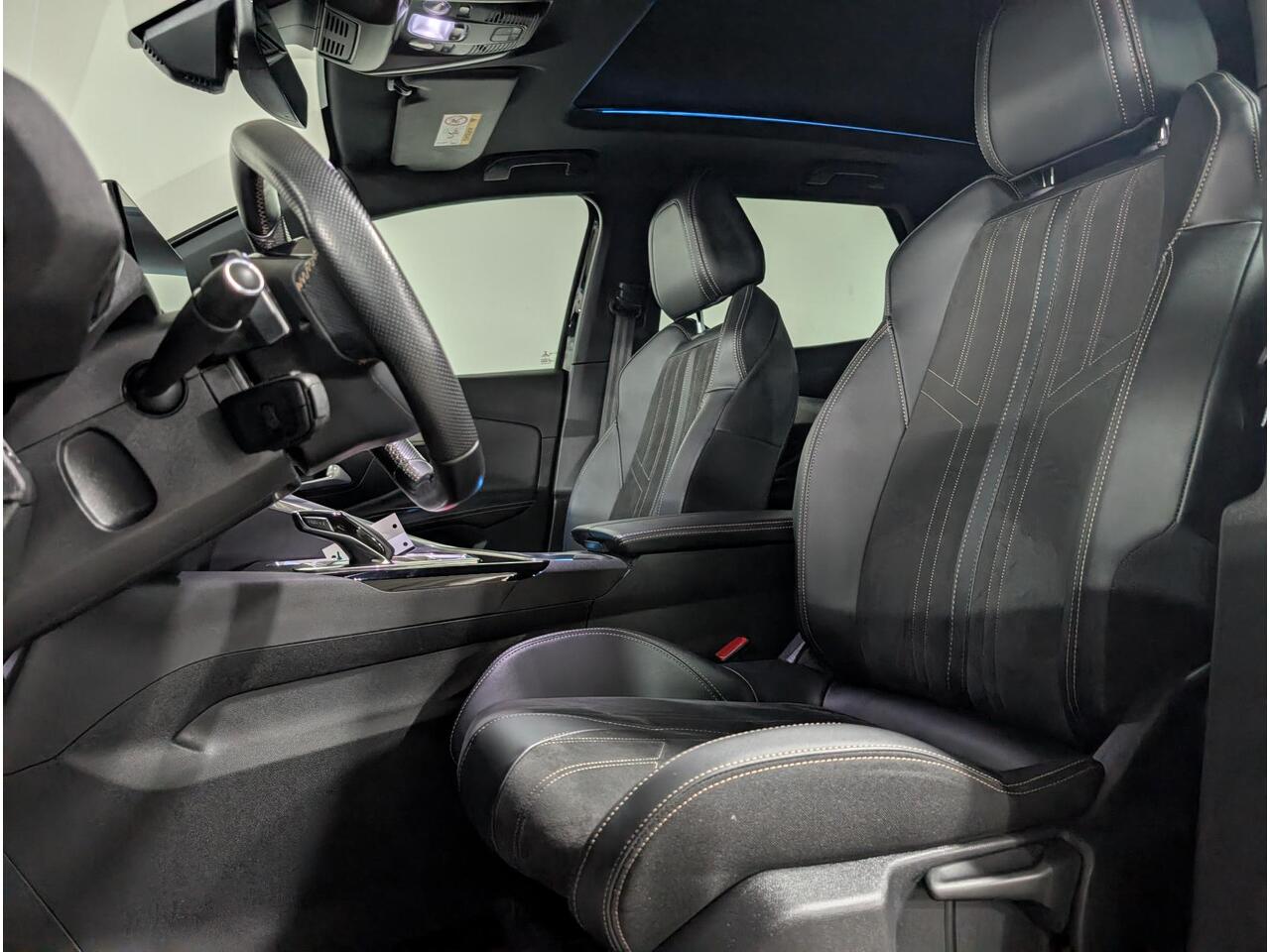 Peugeot 3008 GT 1.2 Turbo EAT8 | SCHUIF/KANTELDAK | TREKHAAK | ALCANTARA | ADAPTIVE CRUISE | STOELVERW. | ALL-SEASON BANDEN | NAVI | CAMERA