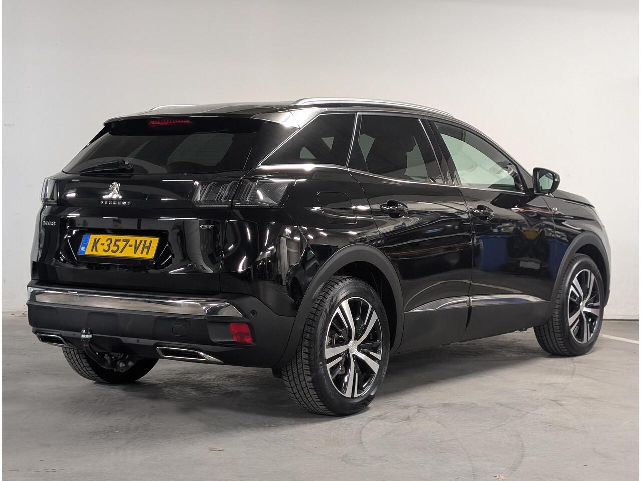 Peugeot 3008 GT 1.2 Turbo EAT8 | SCHUIF/KANTELDAK | TREKHAAK | ALCANTARA | ADAPTIVE CRUISE | STOELVERW. | ALL-SEASON BANDEN | NAVI | CAMERA