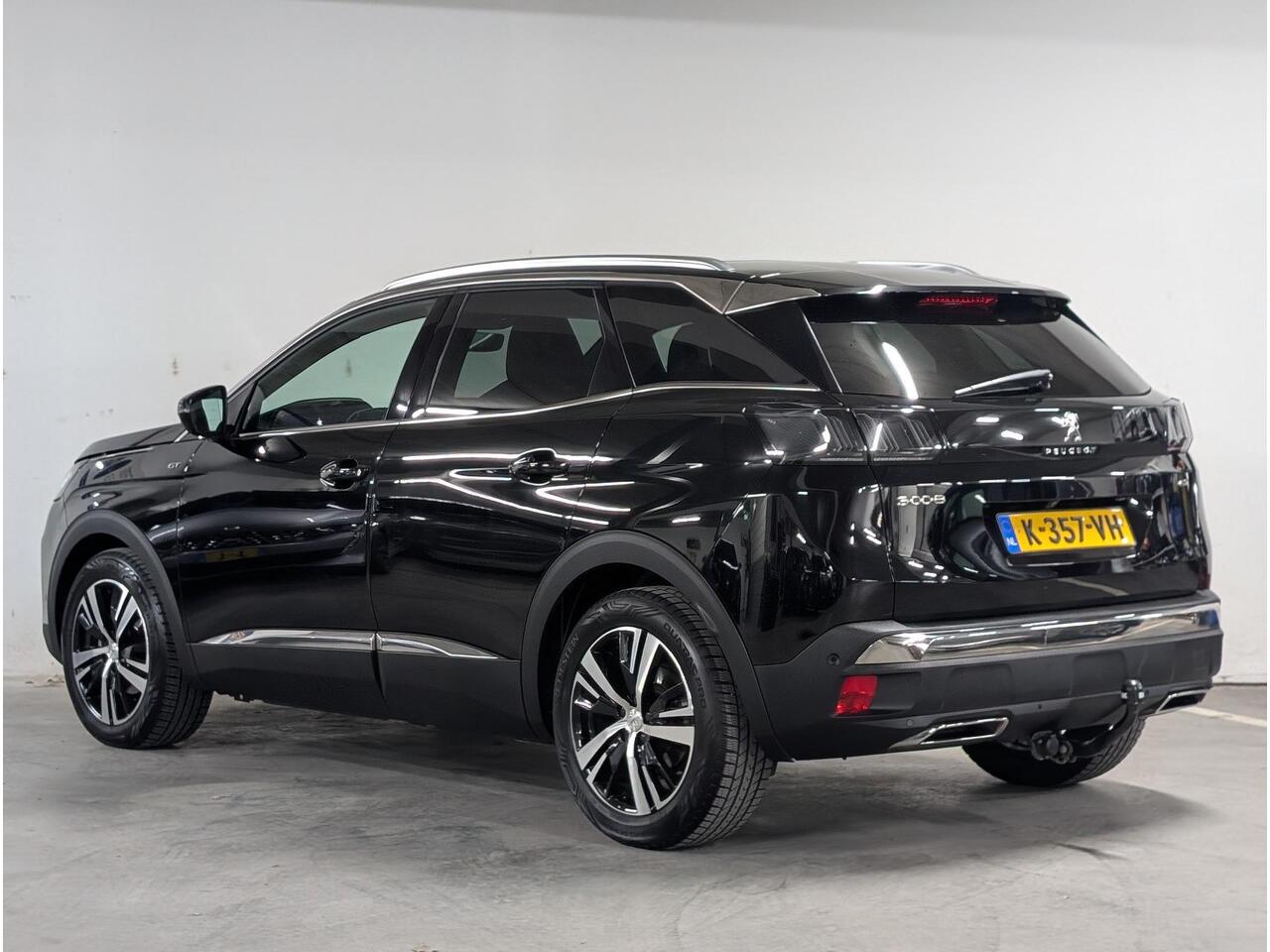 Peugeot 3008 GT 1.2 Turbo EAT8 | SCHUIF/KANTELDAK | TREKHAAK | ALCANTARA | ADAPTIVE CRUISE | STOELVERW. | ALL-SEASON BANDEN | NAVI | CAMERA