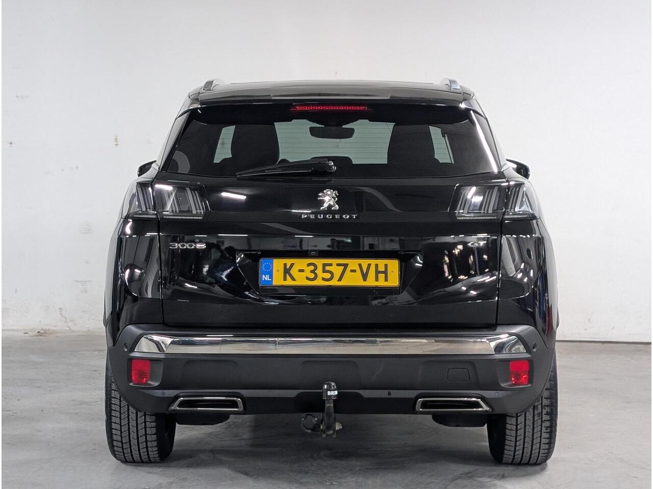 Peugeot 3008 GT 1.2 Turbo EAT8 | SCHUIF/KANTELDAK | TREKHAAK | ALCANTARA | ADAPTIVE CRUISE | STOELVERW. | ALL-SEASON BANDEN | NAVI | CAMERA