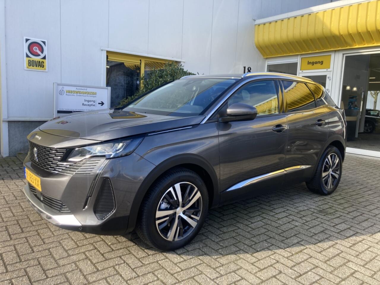 Peugeot 3008 1.2 PureT. Automaat Navigatie Nieuw model