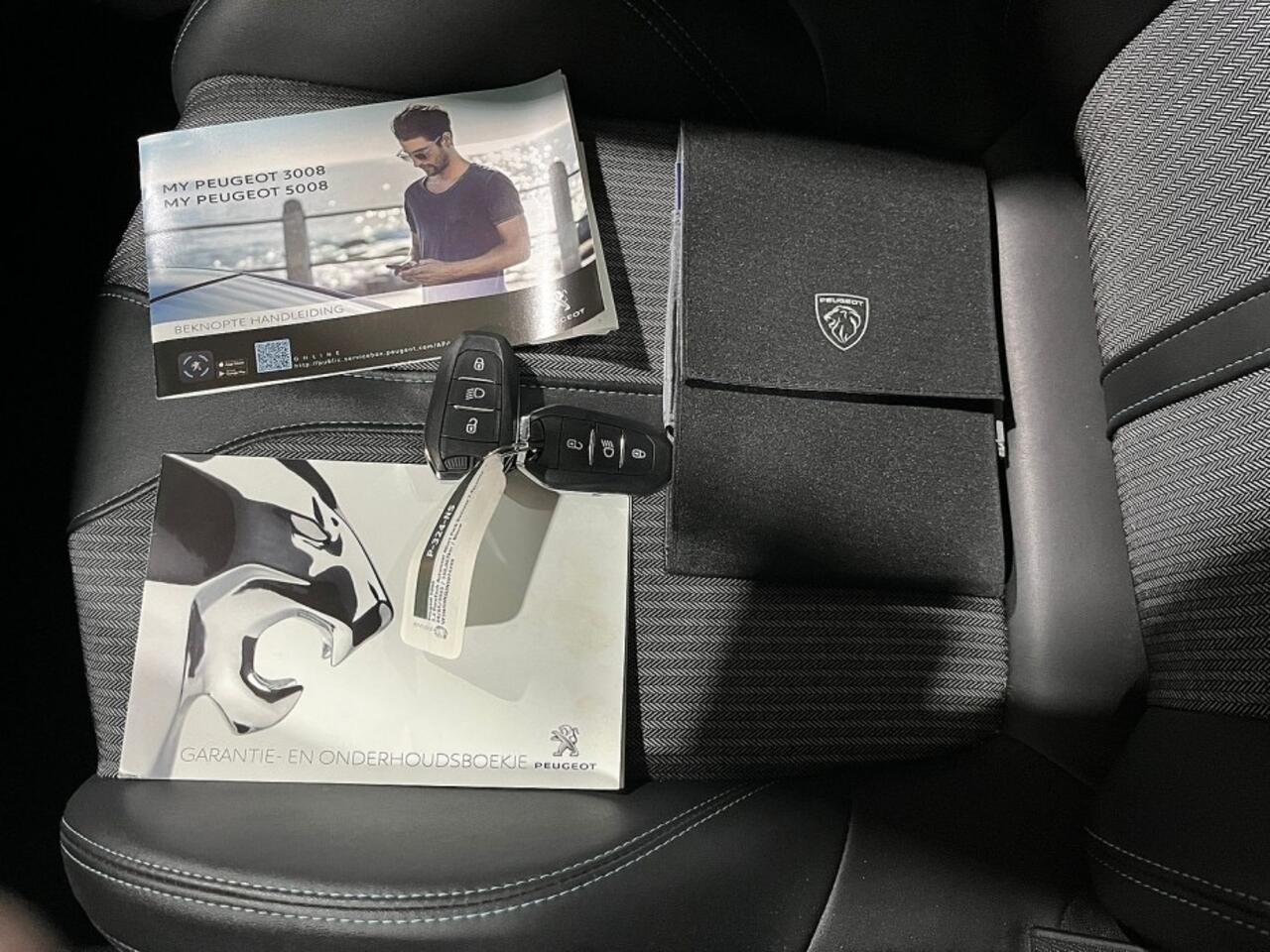 Peugeot 3008 1.2 PureT. Automaat Navigatie Nieuw model