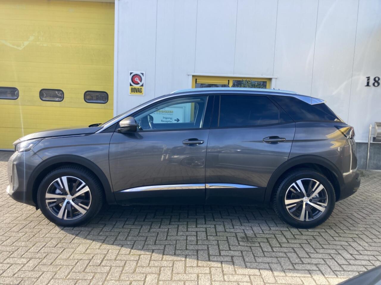 Peugeot 3008 1.2 PureT. Automaat Navigatie Nieuw model