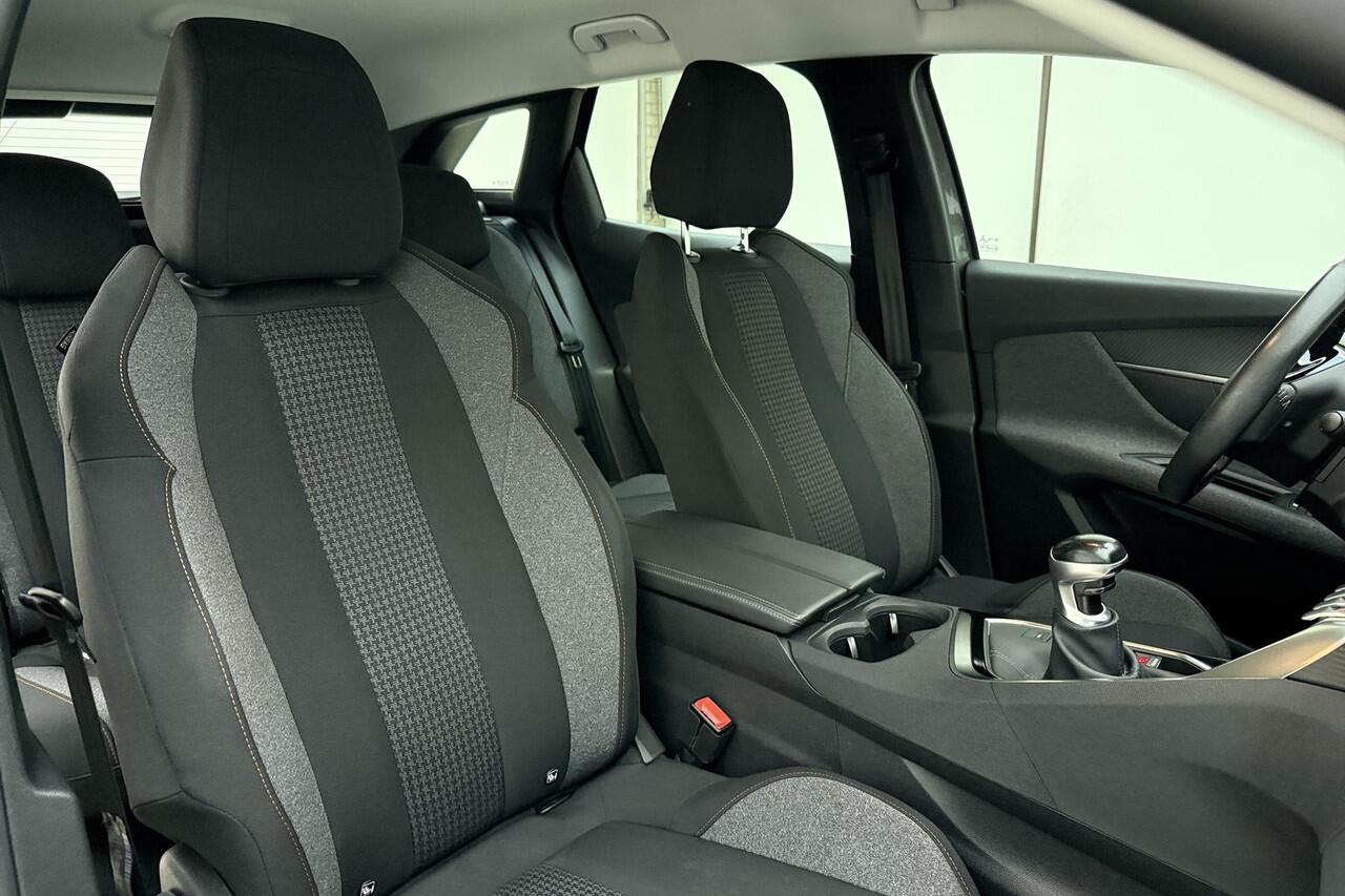 Peugeot 3008 1.2 PureTech Active 130 PK | Trekhaak | Cruise Control | Climate Control | Camera Achter | Navigatie