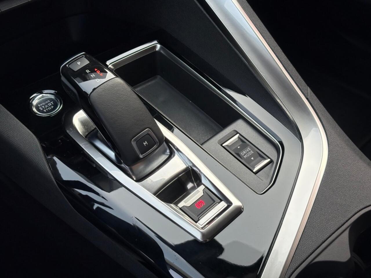 Peugeot 3008 1.2 PURETECH 130PK AUT. ALLURE FACELIFT NAVI CAMERA CARPLAY AIRCO LMV PDC