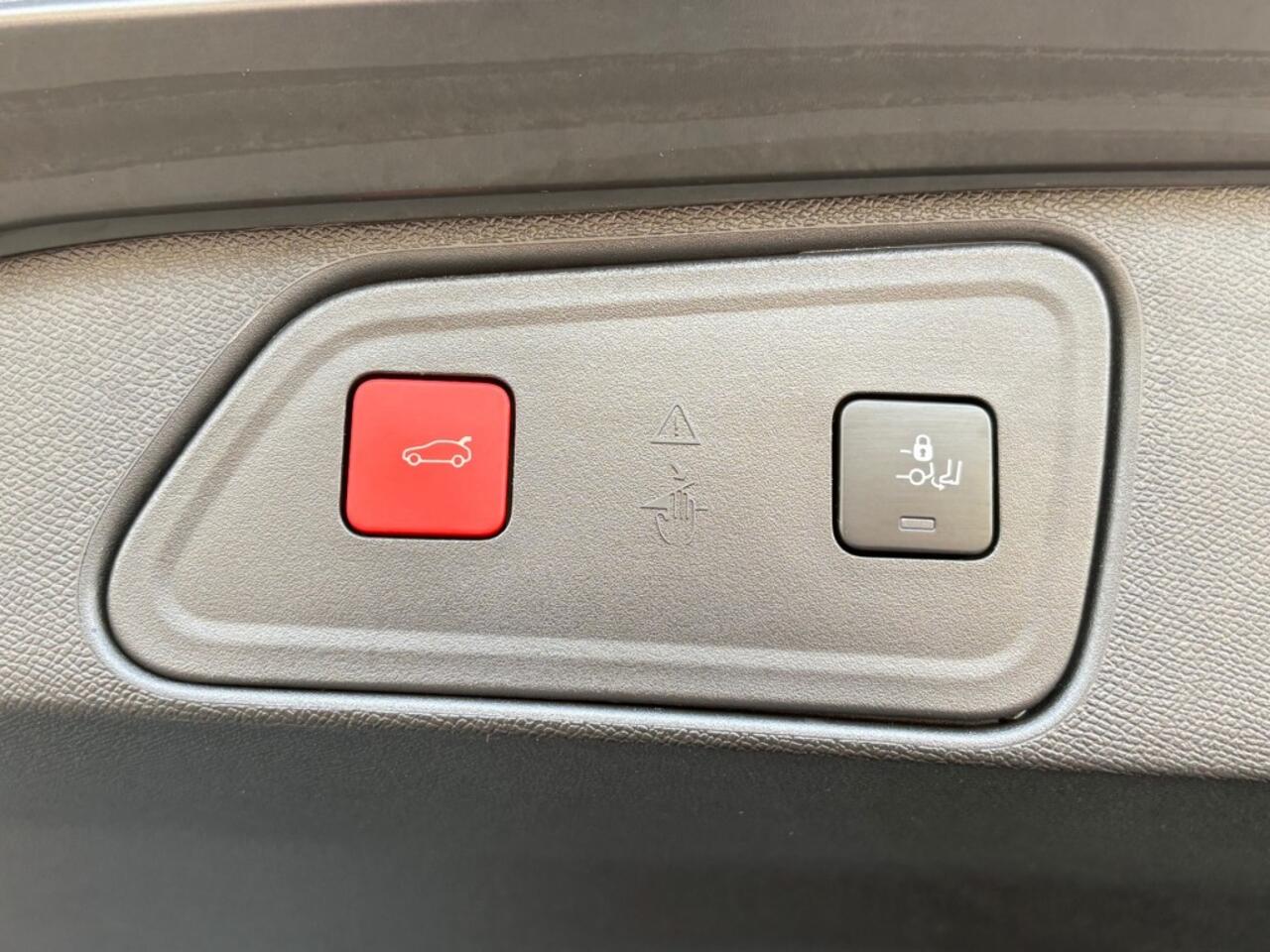 Peugeot 3008 1.2 PURETECH 130PK AUT. ALLURE FACELIFT NAVI CAMERA CARPLAY AIRCO LMV PDC