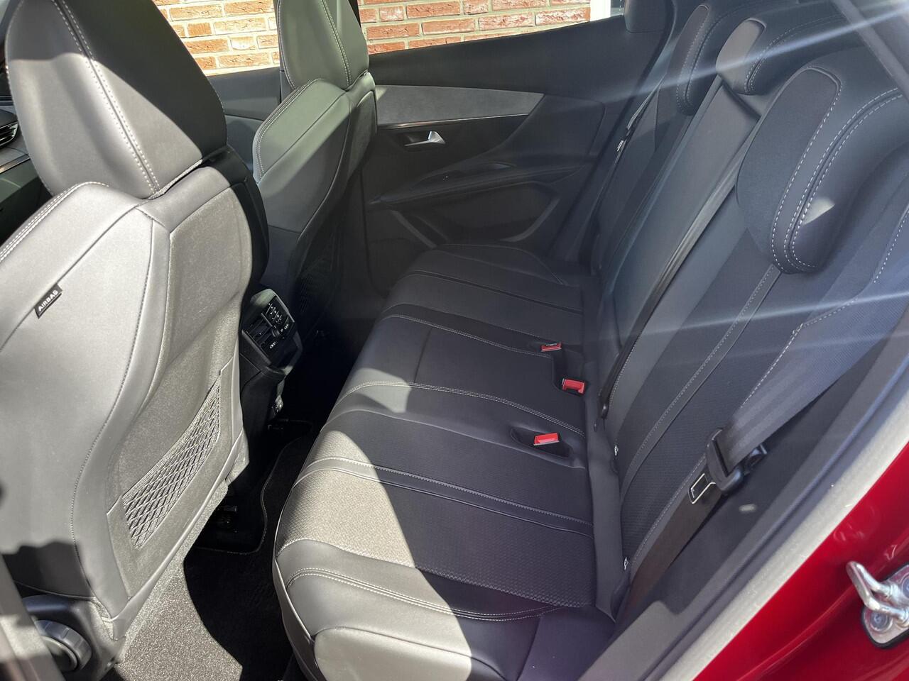 Peugeot 3008 GT 1.6 PHEV HYbrid 225pk e-EAT8 | SCHUIF/KANTELDAK | ADAPTIVE CRUISE | NAVI | CAMERA | KEYLESS ENTRY | DODEHOEKBEW. | TWO-TONE! |