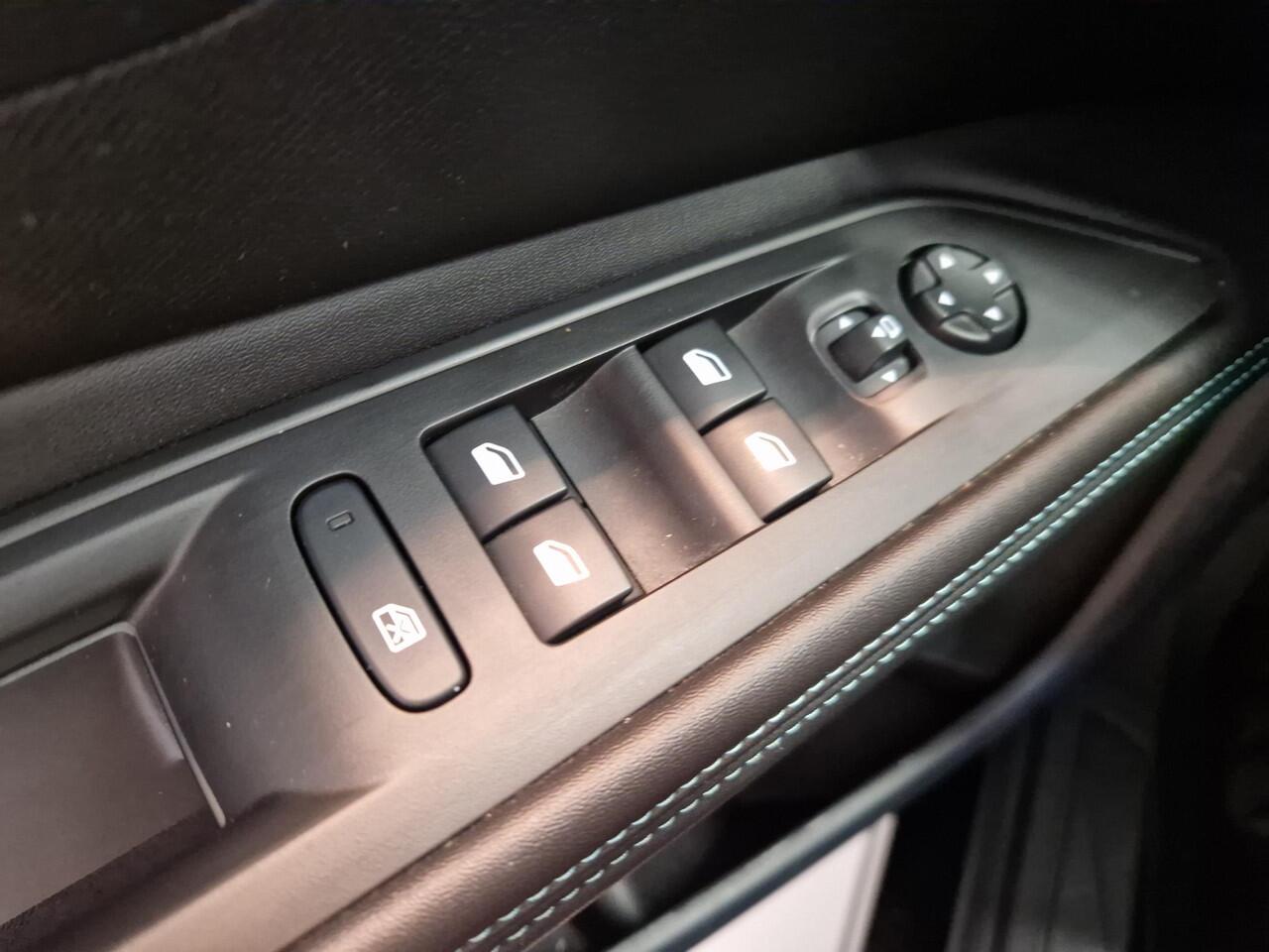 Peugeot 3008 1.6 Plug-in-Hybrid 225pk Allure Automaat | Navigatie | Achteruitrijcamera | Cruise Control | Apple Carplay/Android Auto