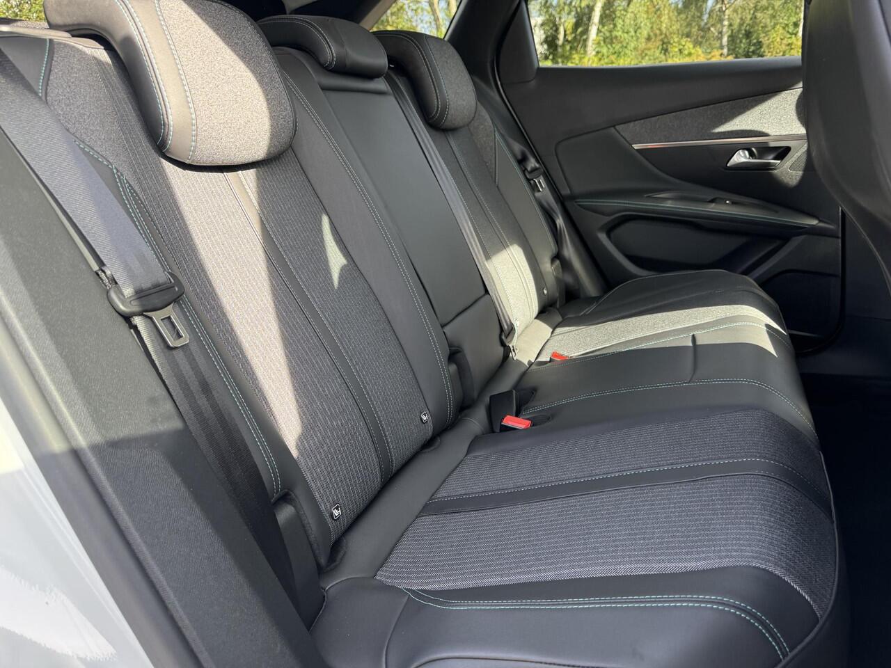 Peugeot 3008 1.6 HYbrid 225 Allure Pack Business 200pk PHEV | Elektrische Achterklep | Stoelverwarming | Dodehoeksensoren