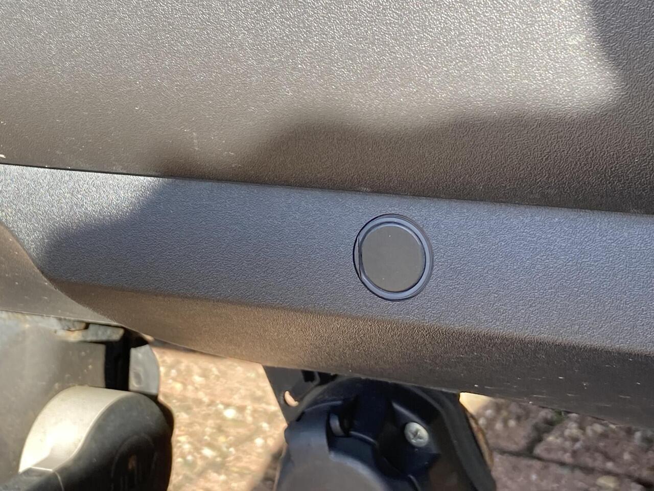 Peugeot 3008 1.6 PureTech GT | Apple carplay/Android auto | Navigatie | Keyless entry | Trekhaak | Stoelverwarming | Camera | Climate controp |Lichtmetalen velgen 18'' |