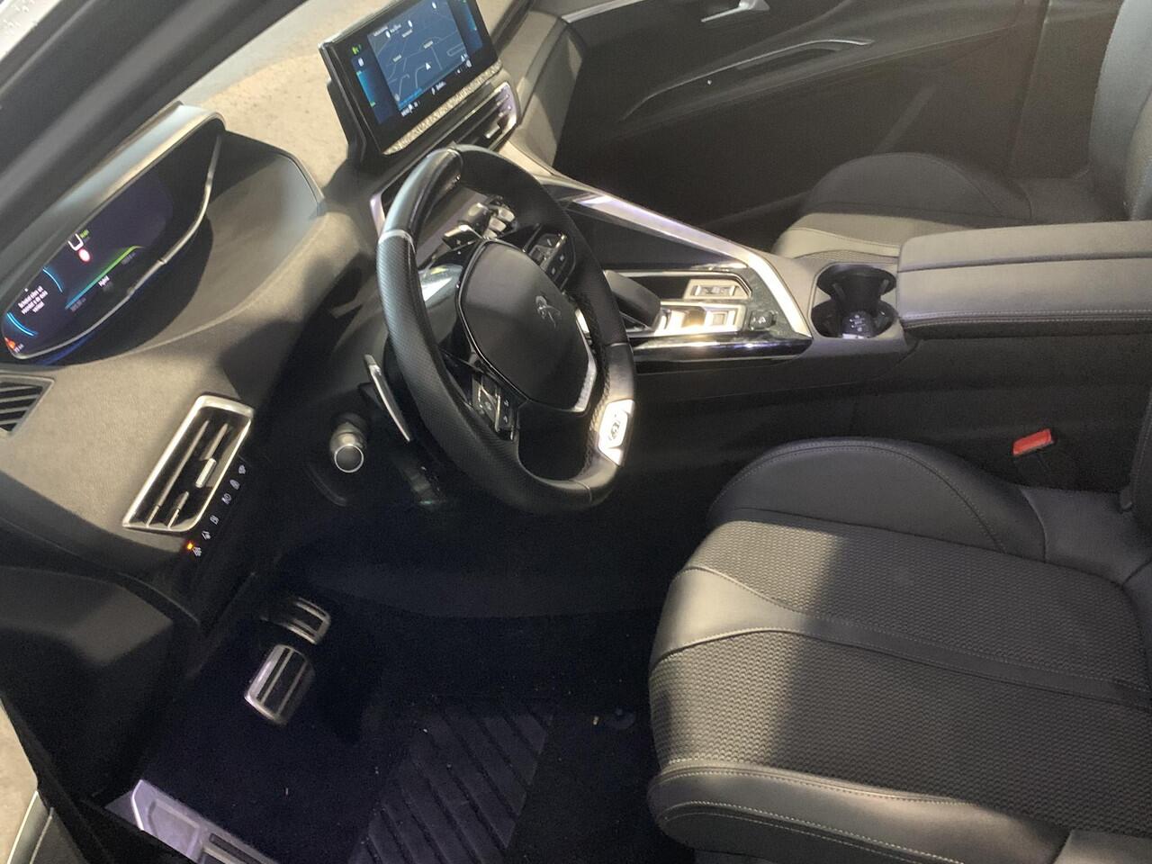 Peugeot 3008 1.6 HYbrid4 300 GT PANORAMADAK | ACHTERUITRIJCAMERA | NAVIGATIE