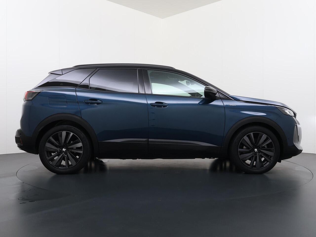 Peugeot 3008 1.6 HYbrid4 300 GT Pack Business VAN: ¤30.900,- VOOR: ¤28.330,- UW EINDEJAARSVOORDEEL: ¤2.570,- | BLACK PACK | PANO DAK | APPLE CARPLAY / ANDROID AUTO | AFN. TREKHAAK | FOCAL AUDIO | 300 PK! | MEM. STOEL MET MASSAGE |