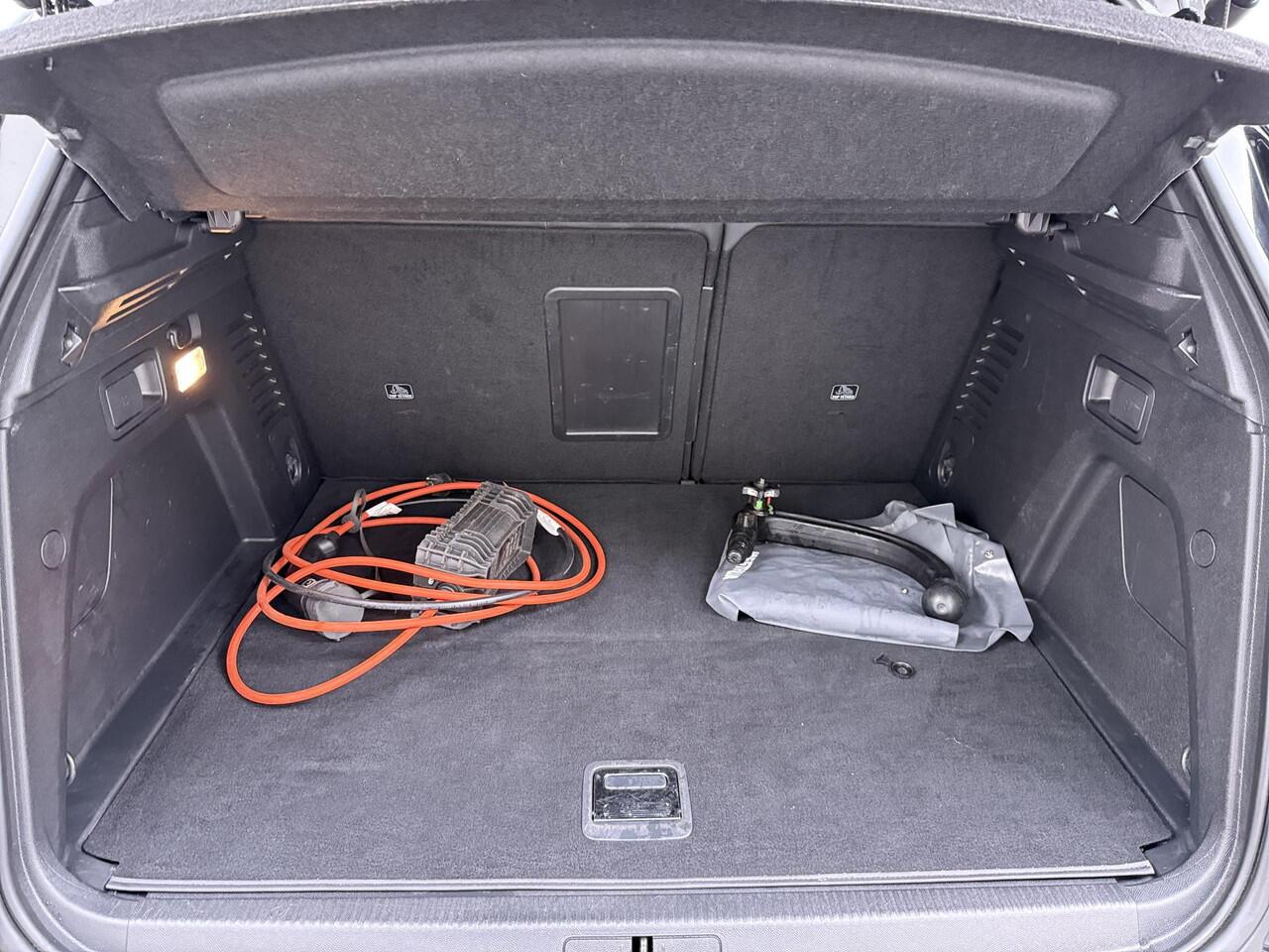 Peugeot 3008 1.6 HYbrid4 300 GT VAN: ¤30.900,- VOOR: ¤27.877,- UW EINDEJAARSVOORDEEL: ¤3.023 | COMPLETE AUTO| PANO| ELEK. ACHTERKLEP| TREKHAAK| ELEK. STOEL + MASSAGE| FOCAL AUDIO| CAMERA ACHTER + VOOR| STOELVERWARMING| ADAP. CRUISE