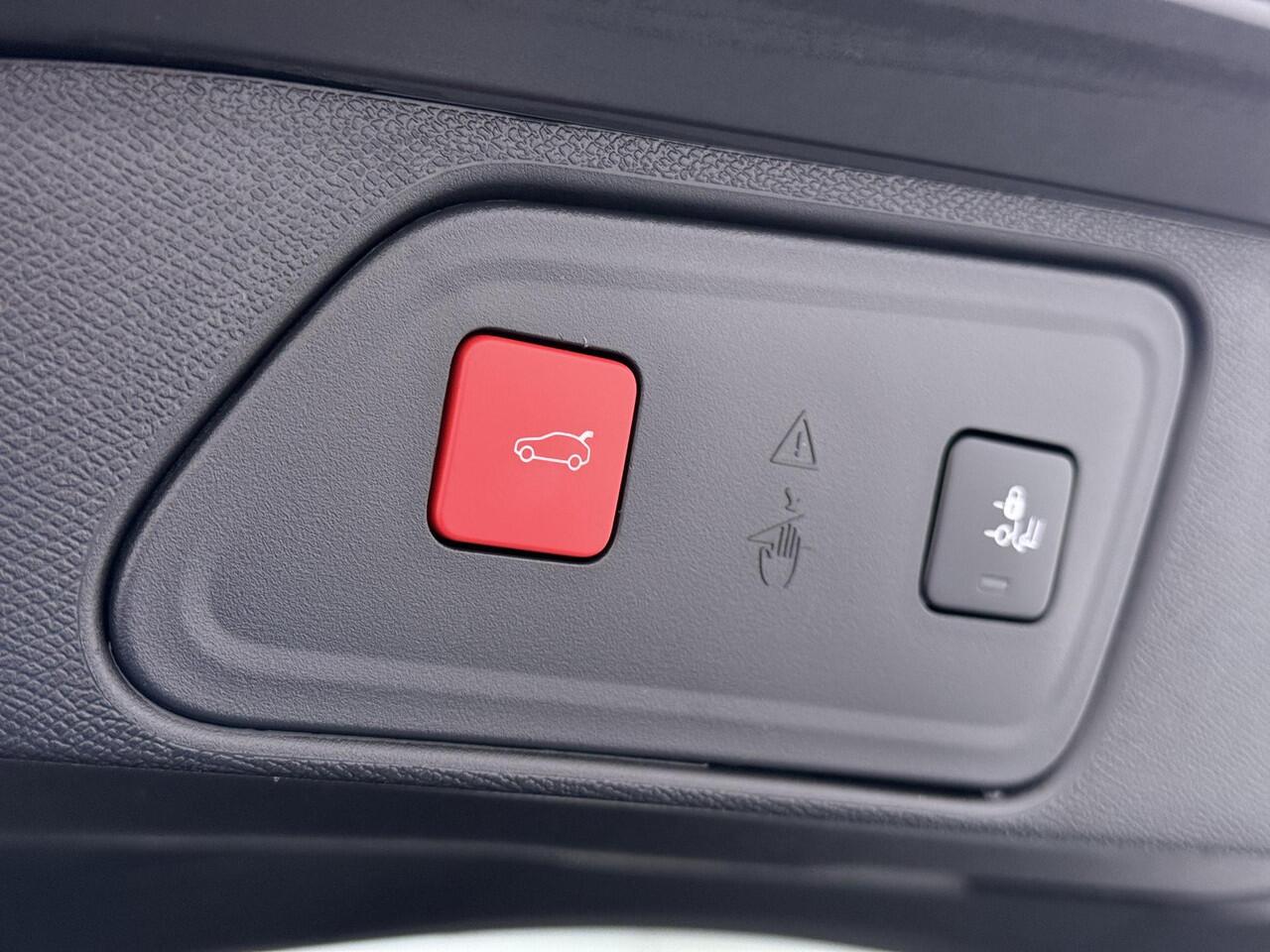 Peugeot 3008 1.6 HYbrid4 300 GT VAN: ¤30.900,- VOOR: ¤27.877,- UW EINDEJAARSVOORDEEL: ¤3.023 | COMPLETE AUTO| PANO| ELEK. ACHTERKLEP| TREKHAAK| ELEK. STOEL + MASSAGE| FOCAL AUDIO| CAMERA ACHTER + VOOR| STOELVERWARMING| ADAP. CRUISE