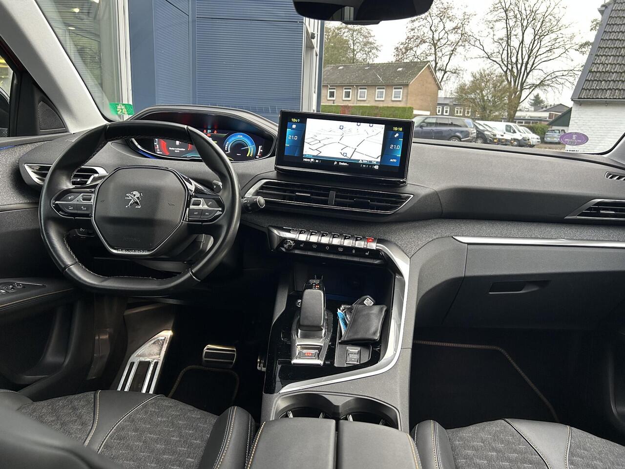 Peugeot 3008 1.6 HYbrid 225 PK Road Trip | Trekhaak 1250KG | Navigatie | Stoelverwarming | Plug-In Hybride tot 55 KM Elektrisch Rijden | Dodehoek detectie | Cruise Control | Parkeercamera | Keyless Entry | LED Verlichting | Parkeersensoren V+A | Hoge Zitpositie |