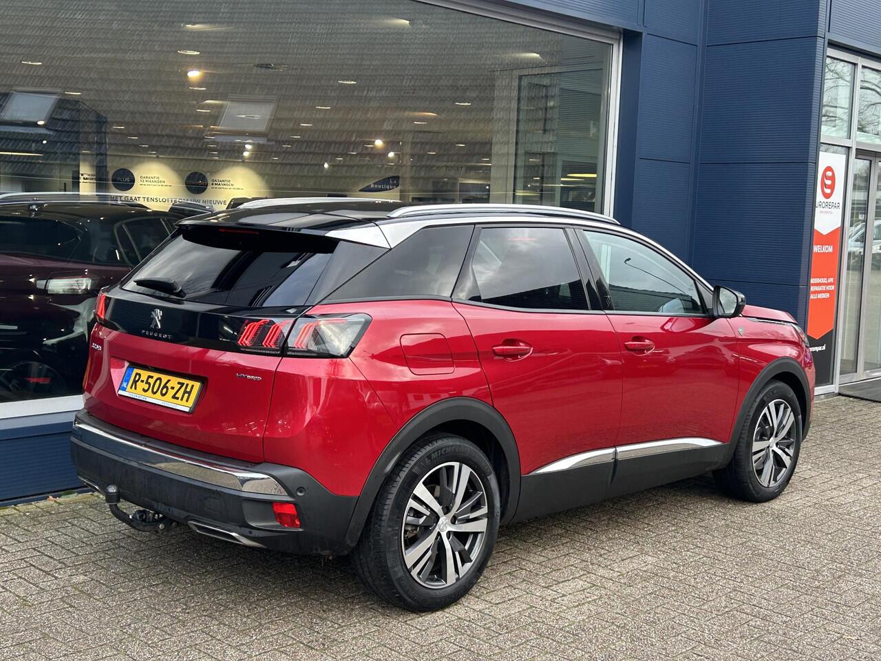 Peugeot 3008 1.6 HYbrid 225 PK Road Trip | Trekhaak 1250KG | Navigatie | Stoelverwarming | Plug-In Hybride tot 55 KM Elektrisch Rijden | Dodehoek detectie | Cruise Control | Parkeercamera | Keyless Entry | LED Verlichting | Parkeersensoren V+A | Hoge Zitpositie |