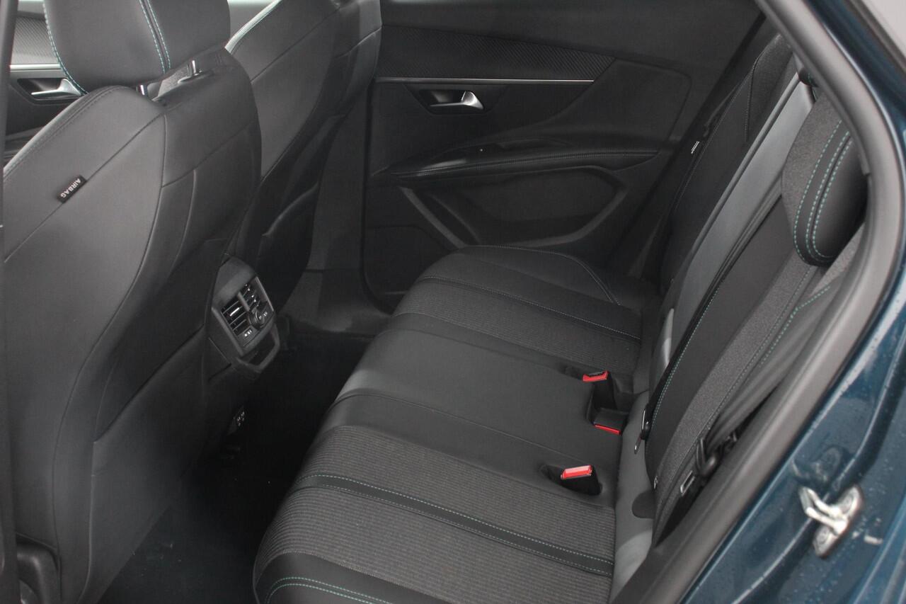 Peugeot 3008 1.2 PureTech 130pk Automaat Allure Navigatie Climate Control Parkeer sensoren Camera