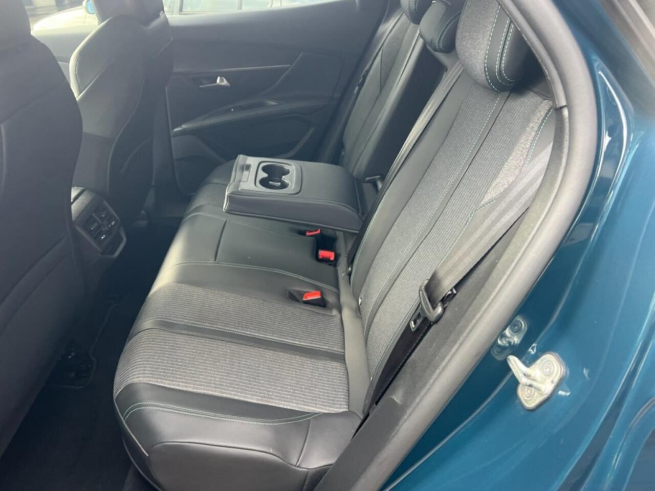 Peugeot 3008 1.6 HYBRID 225 ALLURE Automaat NL-auto Head up / Camera / Trekhaak #HOGEZIT