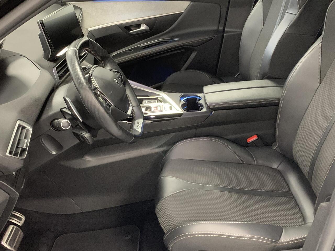 Peugeot 3008 1.6 HYbrid4 300 GT SOH 98,1 % | PANORAMADAK | ACHTERUITRIJCAMERA | NAVIGATIE