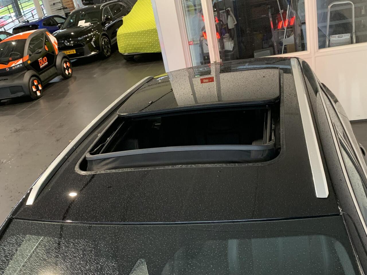 Peugeot 3008 1.6 HYbrid4 300 GT PANORAMADAK | ACHTERUITRIJCAMERA | NAVIGATIE