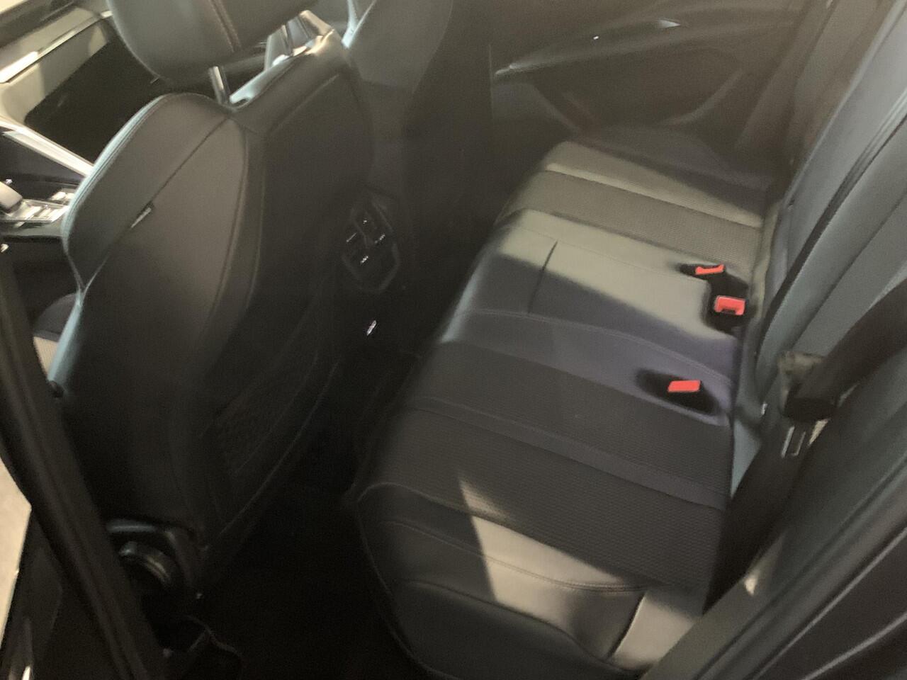 Peugeot 3008 1.6 HYbrid4 300 GT PANORAMADAK | ACHTERUITRIJCAMERA | NAVIGATIE