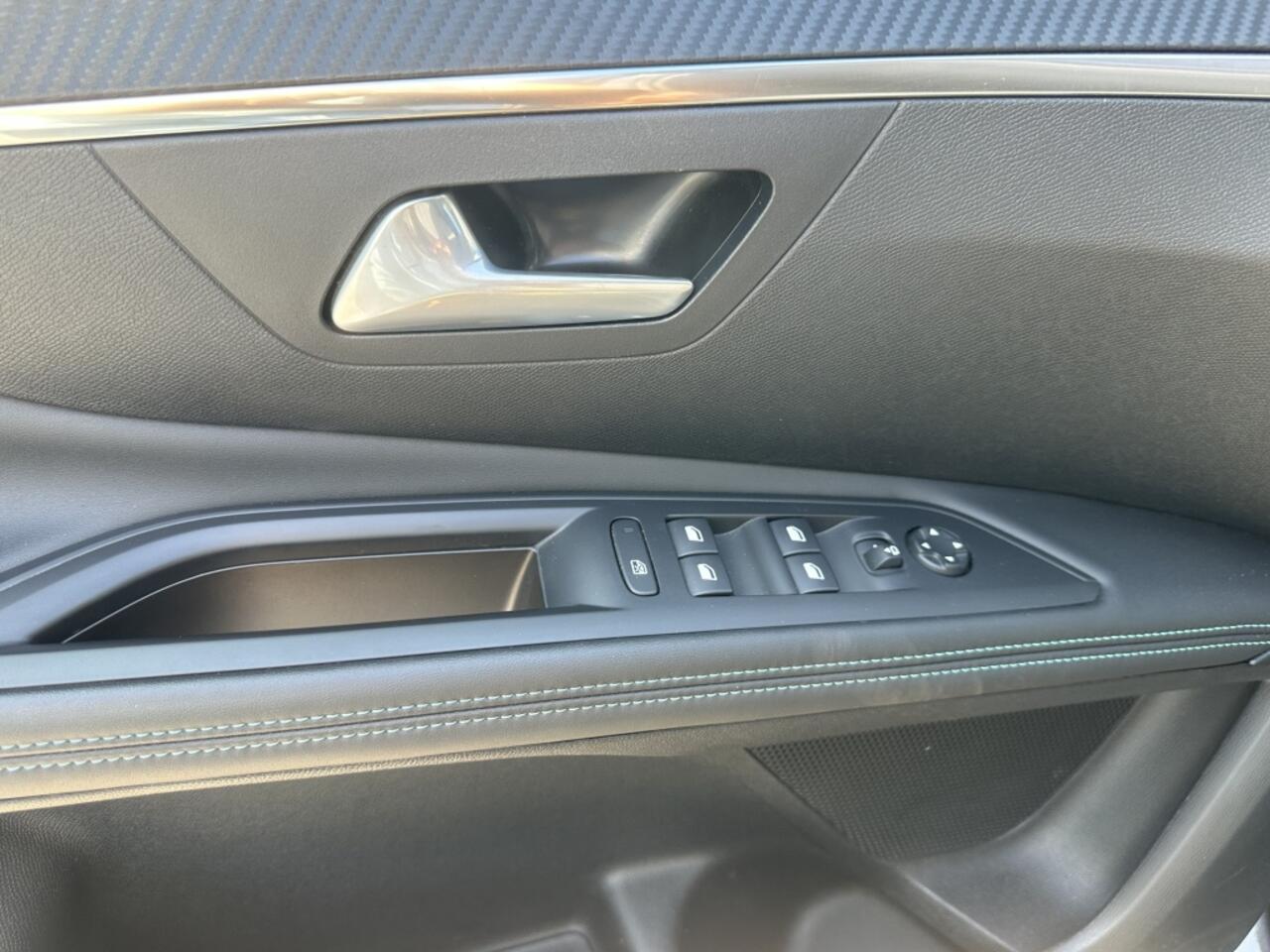 Peugeot 3008 1.6 HYbrid BL Allure