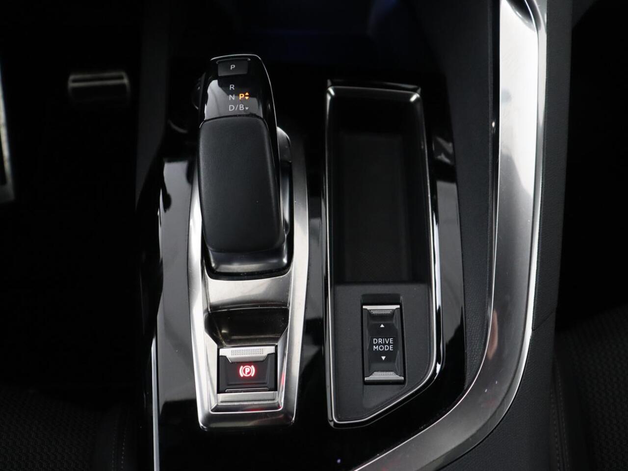 Peugeot 3008 1.6 HYbrid 225 GT | Panoramadak | Trekhaak | Adaptive cruise | 360 Camera | Stoelverwarming | Carplay | Focal HiFi | Navigatie | 19'' | PHEV | Plug In