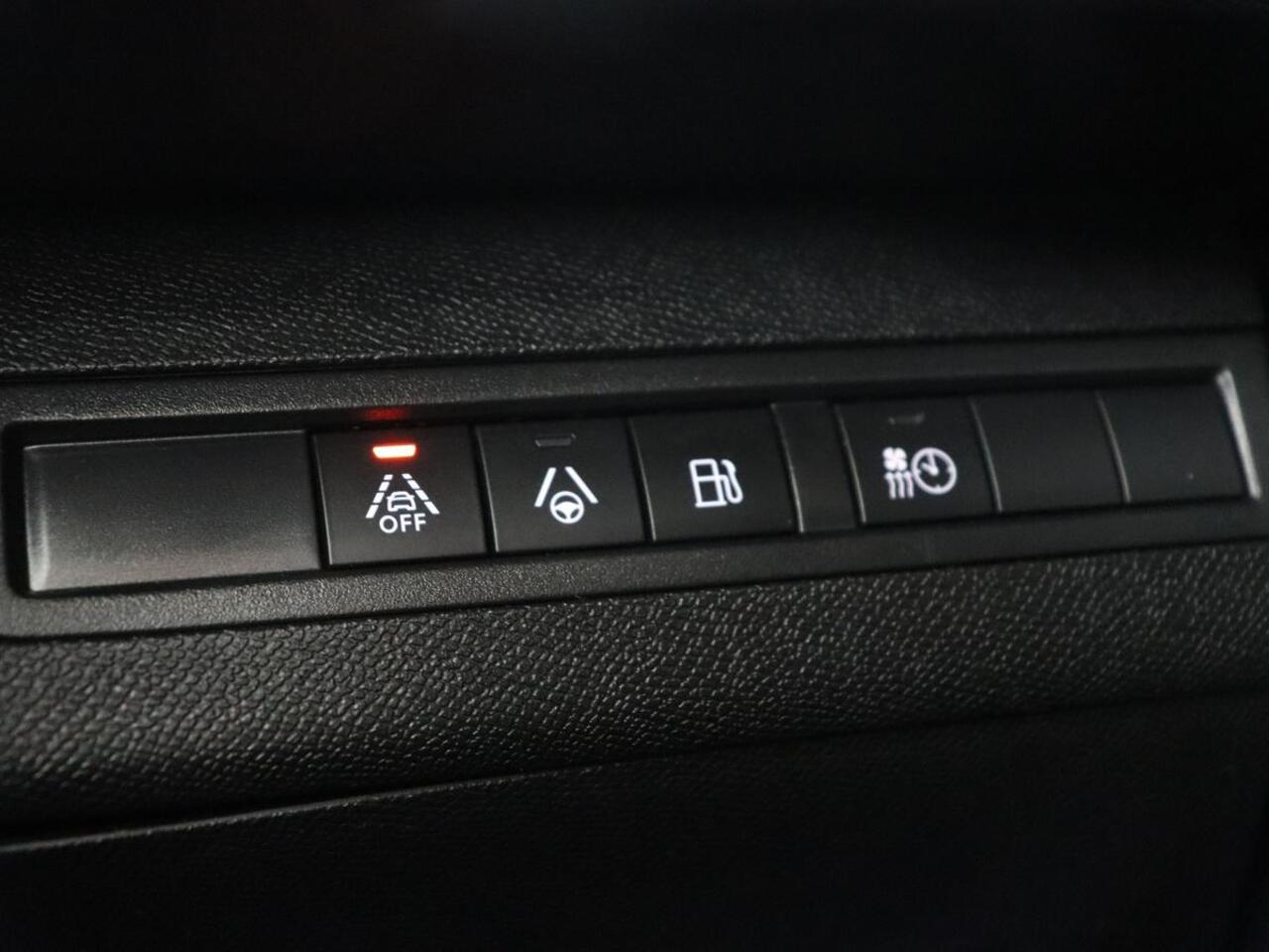 Peugeot 3008 1.6 HYbrid 225 GT | Panoramadak | Trekhaak | Adaptive cruise | 360 Camera | Stoelverwarming | Carplay | Focal HiFi | Navigatie | 19'' | PHEV | Plug In