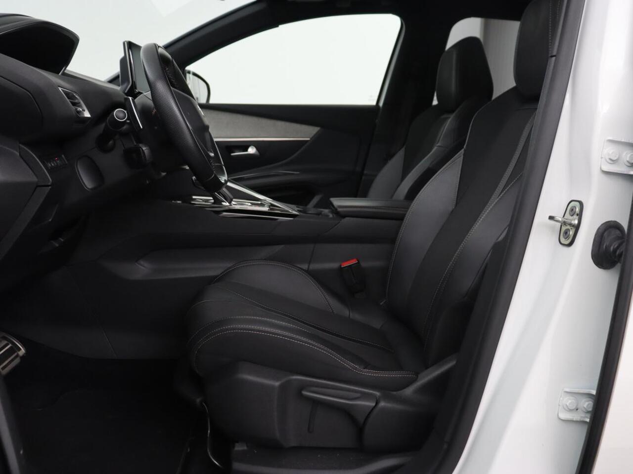 Peugeot 3008 1.6 HYbrid 225 GT | Panoramadak | Trekhaak | Adaptive cruise | 360 Camera | Stoelverwarming | Carplay | Focal HiFi | Navigatie | 19'' | PHEV | Plug In