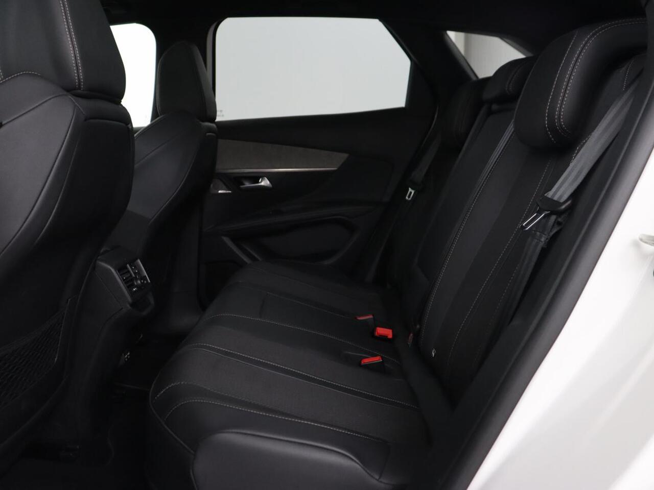 Peugeot 3008 1.6 HYbrid 225 GT | Panoramadak | Trekhaak | Adaptive cruise | 360 Camera | Stoelverwarming | Carplay | Focal HiFi | Navigatie | 19'' | PHEV | Plug In