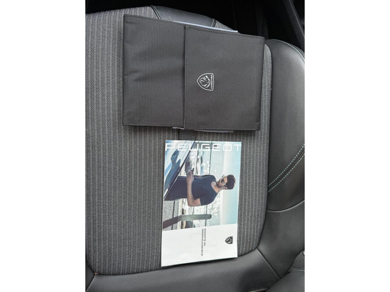 Peugeot 3008 1.6 HYbrid 225 Allure AUTOMAAT | MULTIMEDIA | NAVIGATIE | AIRCO/ECC |CRUISECONTROL | CAMERA | PARKEERSENSOREN |