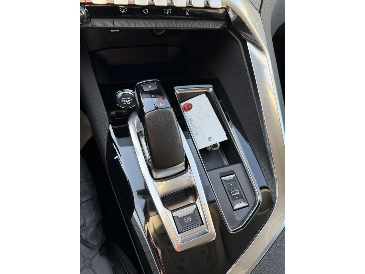 Peugeot 3008 1.6 HYbrid 225 Allure AUTOMAAT | MULTIMEDIA | NAVIGATIE | AIRCO/ECC |CRUISECONTROL | CAMERA | PARKEERSENSOREN |