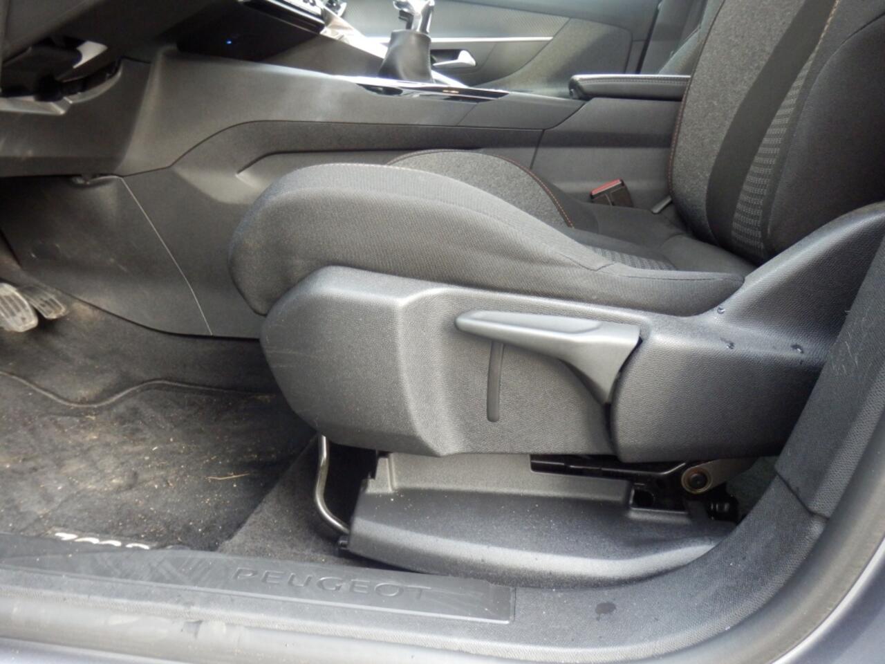 Peugeot 3008 1.2 Pure Tech Pack Business I Carplay I Nav. I Trekhaak I