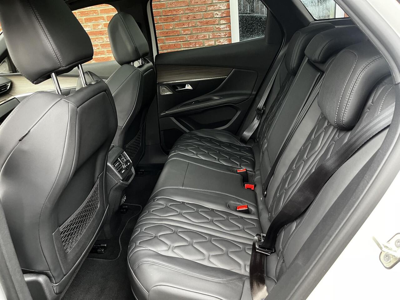 Peugeot 3008 GT Pack 1.6 PHEV HYbrid4 300pk 4x4 e-EAT8 | NAPPA LEDER | FOCAL AUDIO | BLACK PACK | PANODAK | TREKHAAK | STOELMASSAGE | FULL LED | TWO-TONE! | ISOFIX |