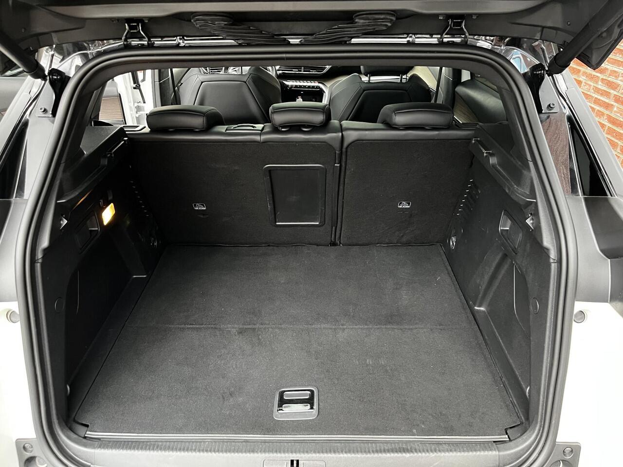 Peugeot 3008 GT Pack 1.6 PHEV HYbrid4 300pk 4x4 e-EAT8 | NAPPA LEDER | FOCAL AUDIO | BLACK PACK | PANODAK | TREKHAAK | STOELMASSAGE | FULL LED | TWO-TONE! | ISOFIX |