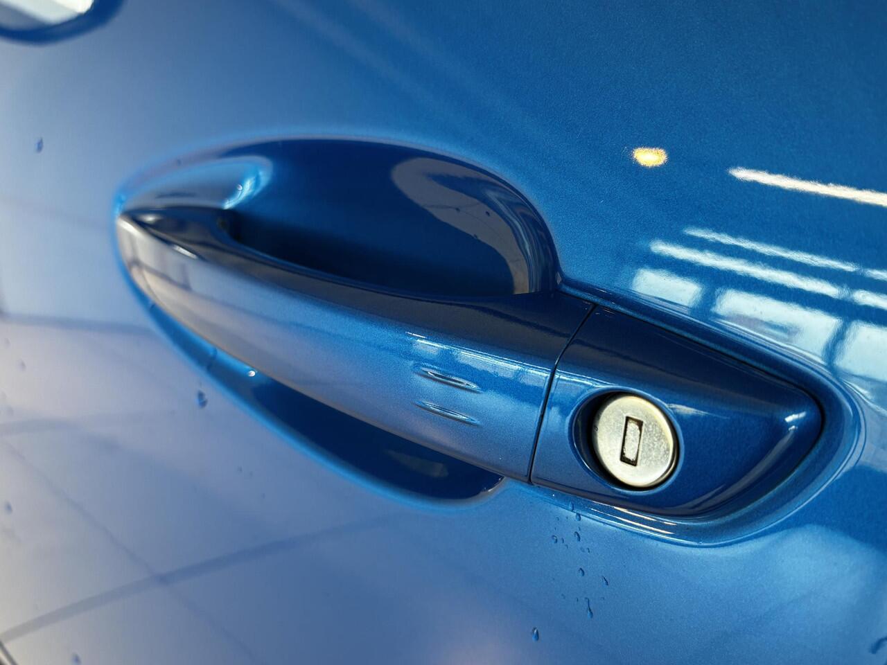 Peugeot 3008 1.2 PureTech GT Alcantara | Stoelverwarming | Navigatie | Elektrische achterklep | Dodehoekdetectie | Achteruitrijcamera