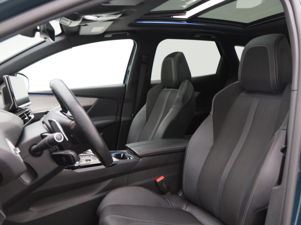 Peugeot 3008 1.6 HYbrid 225 GT Pack Business 225 Pk | Panoramadak | Focal Audio | Adaptive Cruise | Camera | Carplay | Climate Control | 18 Inch | 48.300 Km