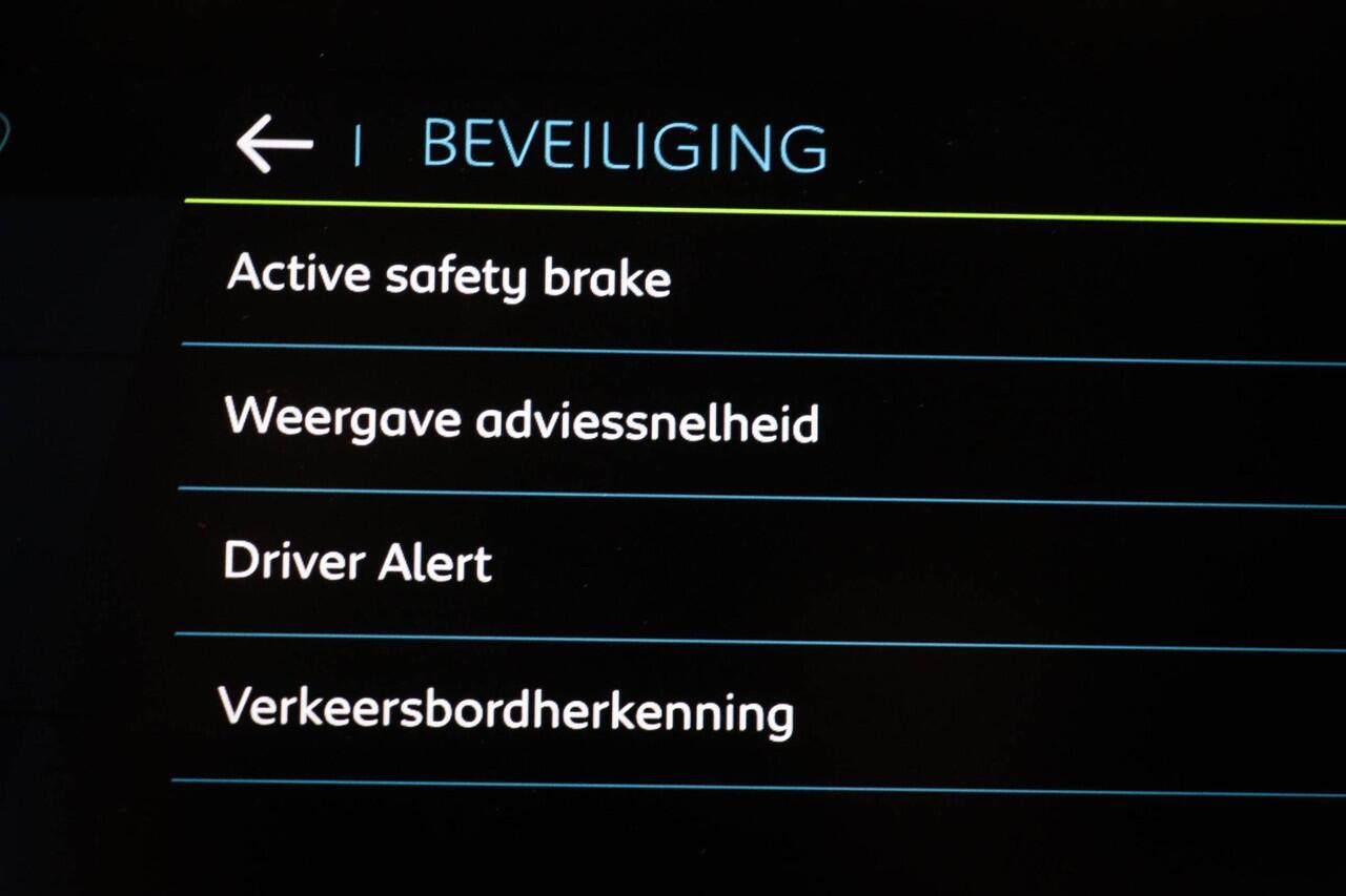 Peugeot 3008 1.6 HYbrid4 300 GT Pack Business | PANORAMADAK | SFEERVERLICHTING | HALF LEDER | DAB | APPLE | CAMERA