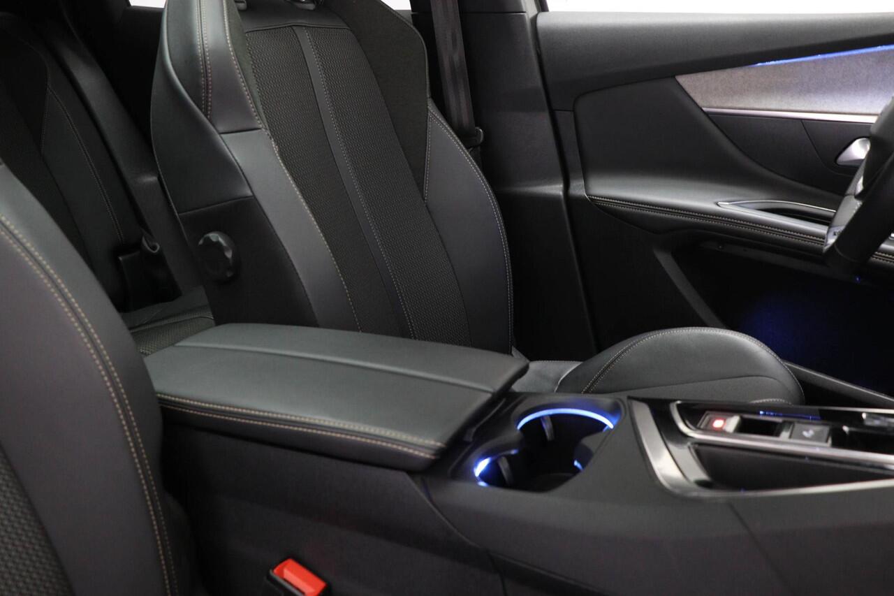 Peugeot 3008 1.6 HYbrid4 300 GT | PANORAMADAK | STOELVERWARMING | DAB | APPLE | CAMERA