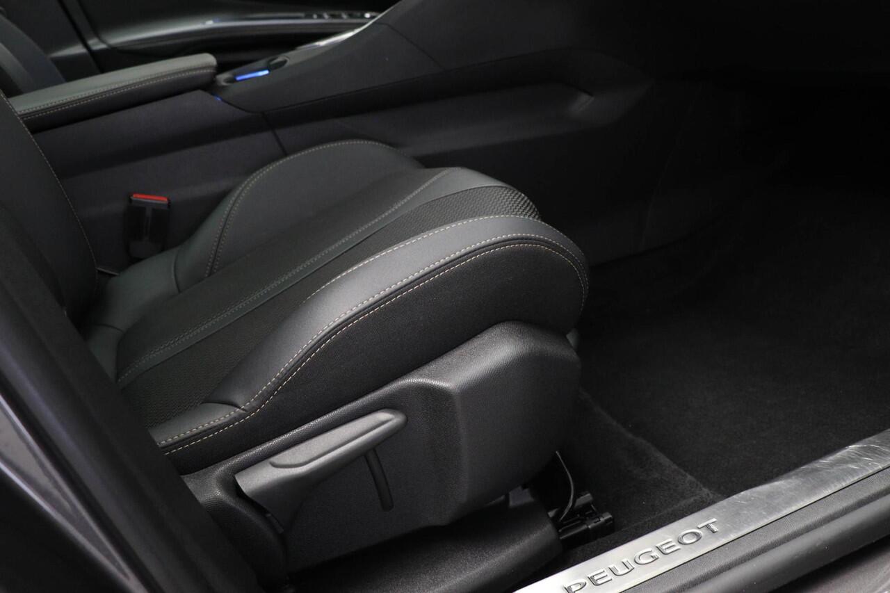Peugeot 3008 1.6 HYbrid4 300 GT | PANORAMADAK | STOELVERWARMING | DAB | APPLE | CAMERA