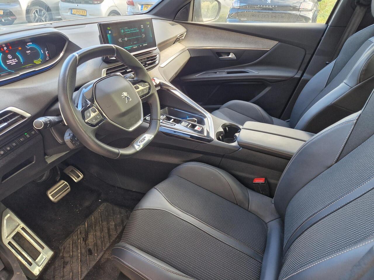 Peugeot 3008 1.6 HYbrid4 300 GT | Airco & Cruise Control | Navigatie | PanoramaDak | Achteruit Rijd Camera |