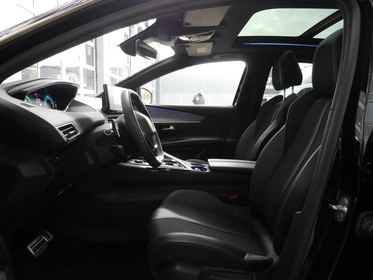 Peugeot 3008 1.6 HYbrid4 300 GT | 300PK | 4 wielaandrijving | Panoramadak | Achteruitrijcamera | Led verlichting | 18 inch lichtmetalen velgen | Keyless entry en start