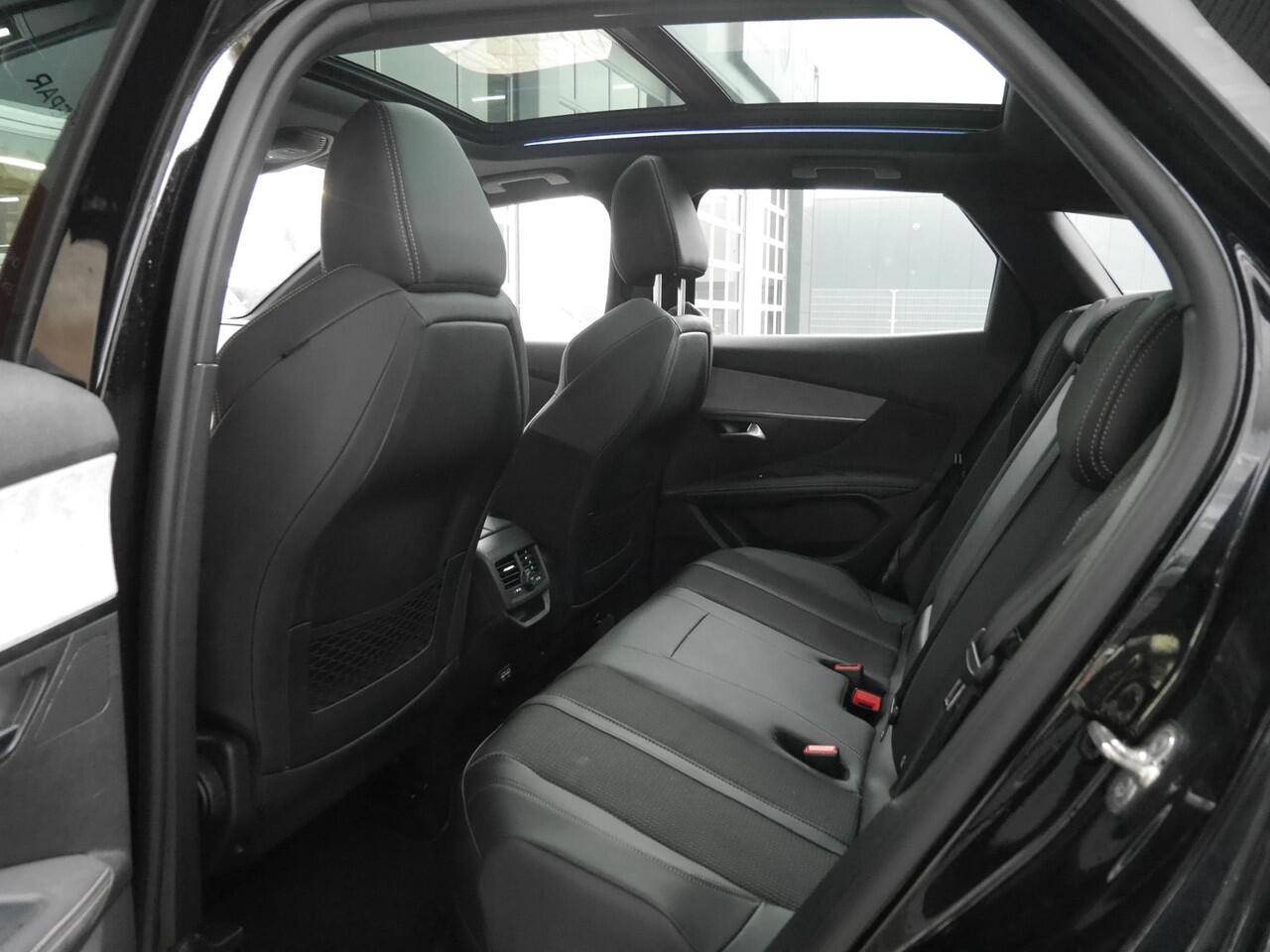 Peugeot 3008 1.6 HYbrid4 300 GT | 300PK | 4 wielaandrijving | Panoramadak | Achteruitrijcamera | Led verlichting | 18 inch lichtmetalen velgen | Keyless entry en start