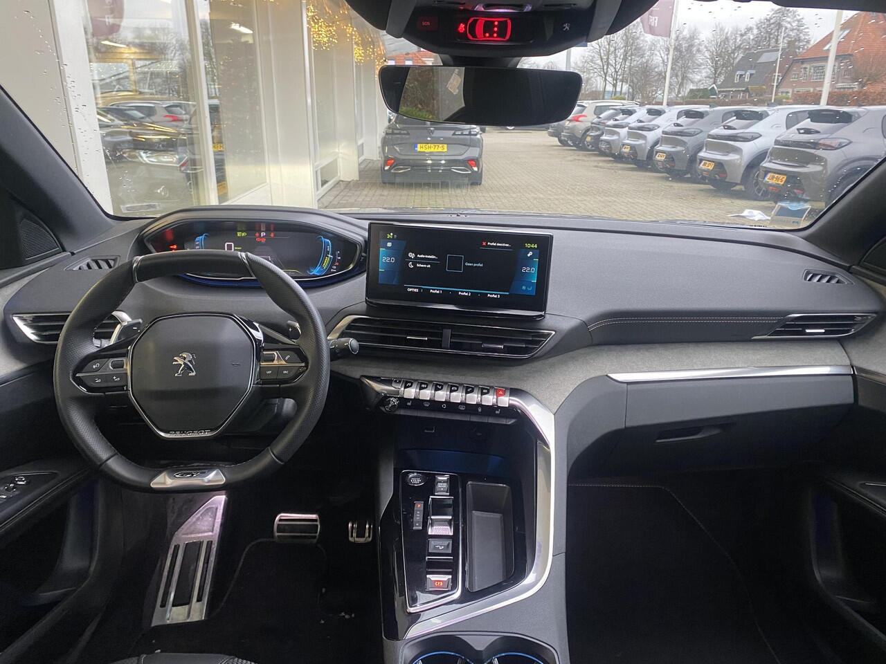 Peugeot 3008 1.6 HYbrid4 300 GT | Automaat | Achteruitrijcamera | Stoelverwarming voor | Navigatiesysteem | Apple carplay | Electronic climate control