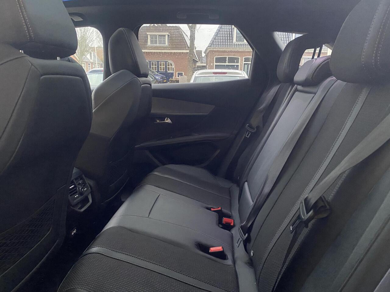 Peugeot 3008 1.6 HYbrid4 300 GT | Automaat | Achteruitrijcamera | Stoelverwarming voor | Navigatiesysteem | Apple carplay | Electronic climate control